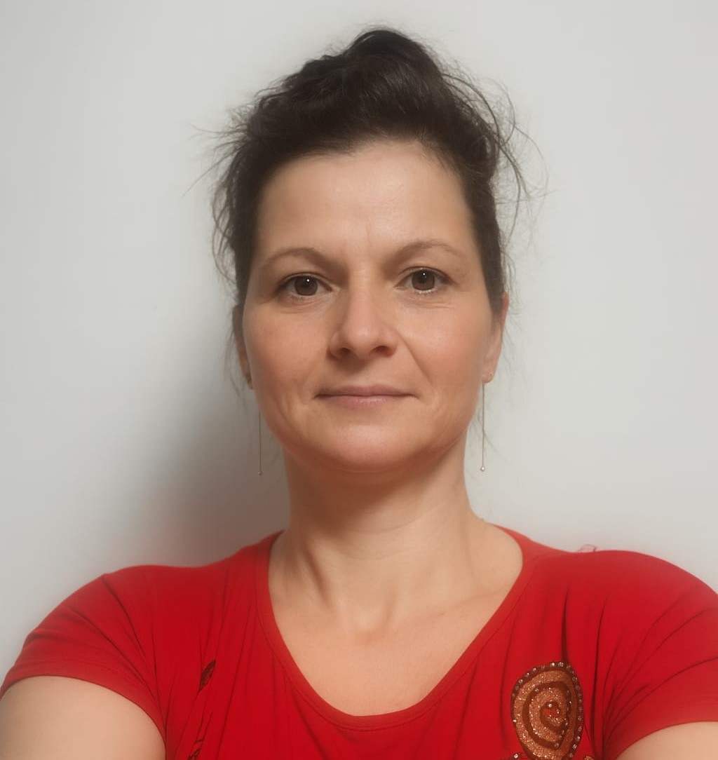 Ionela Axinte, profil Snep Queens din România